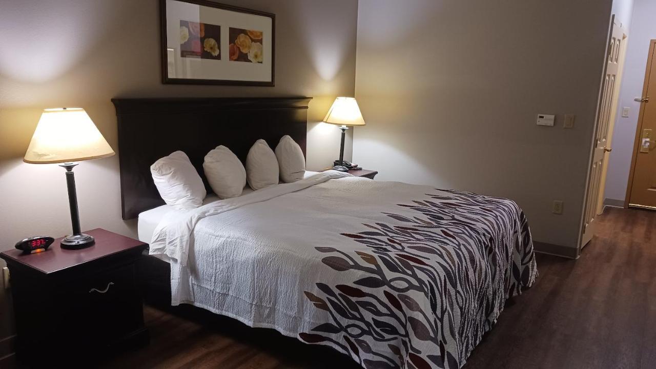 Red Roof Inn & Suites Мідленд Екстер'єр фото